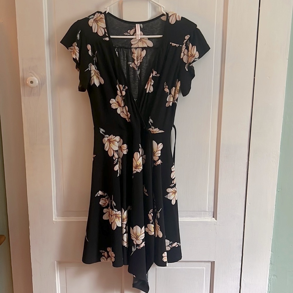 XS black flower patterned dress